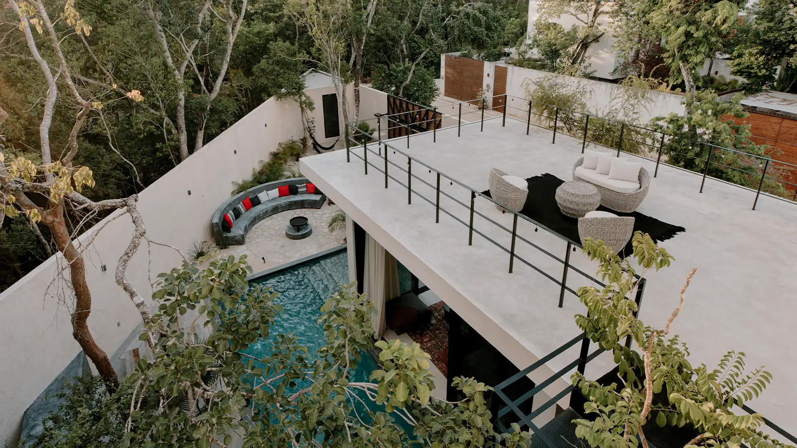 images/properties/tulum/casa-manati/slide-1.webp